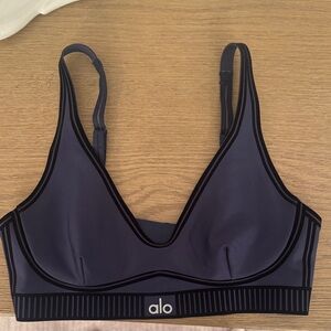 ALO Airlift Line Up Bra Size: XS- brand new never worn